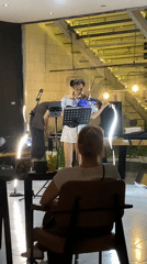 Electric violin performance draws small audience in Vietnamese lounge