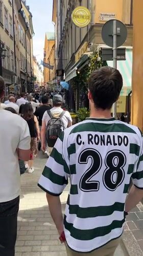 Person in Ronaldo jersey spotted on Stockholm street