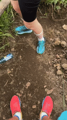 Video captures runners' feet near water bottle in Kintamani