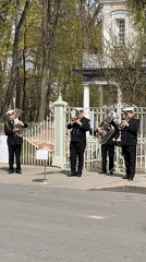 Brass band performs at Catherine Palace during busy tourist day