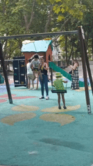 Setúbal park buzzes with weekend activity around a green pond