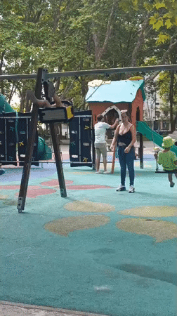 Setúbal park buzzes with weekend activity around a green pond
