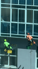 Money aesthetics, street scenes, and event prep in Yekaterinburg