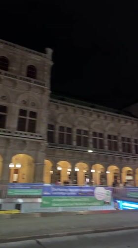 Friday night on Vienna's Kärntner Straße