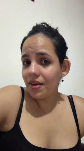 Woman documents evening routine with cats and art in Venezuela