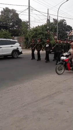Independence Day parade procession rolls through Blimbing, Malang