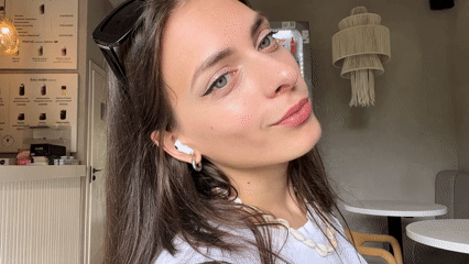Woman documents morning routine with selfies across Krasnoyarsk