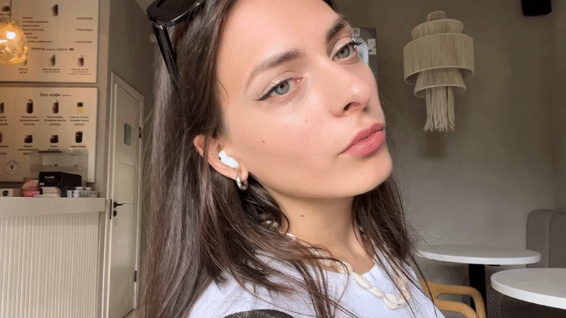 Woman documents morning routine with selfies across Krasnoyarsk