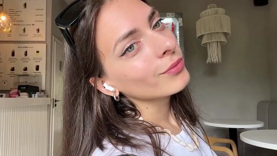 Woman documents morning routine with selfies across Krasnoyarsk
