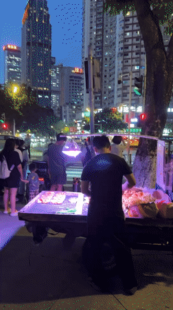 Routine evening street life documented across Tianhe District, Guangzhou