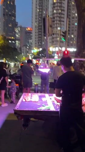 Routine evening street life documented across Tianhe District, Guangzhou