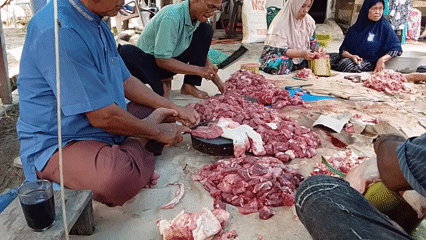 Early morning communal meat preparation and cooking in Gampongjawa