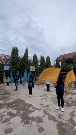 School students rehearse flags and melodicas in Lhokseumawe