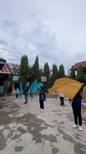 School students rehearse flags and melodicas in Lhokseumawe