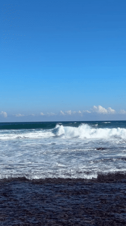 Clear morning brings large waves to Kuta Selatan beach