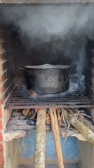 Afternoon at home in Los Velásquez — fire, food, and a kitten