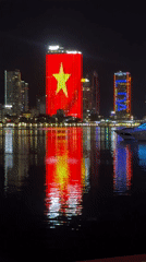 Đà Nẵng waterfront displays illuminated Vietnamese flag at night