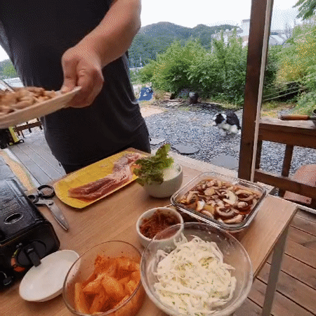 Korean BBQ lettuce wraps cooked and eaten outdoors in Dunnae-myeon
