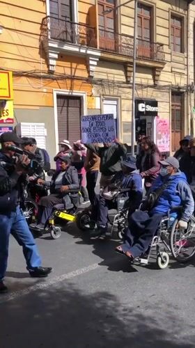 Multiple peaceful demonstrations converge in La Paz streets
