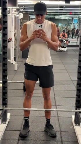 Late-night gym session documented in Los Angeles fitness center