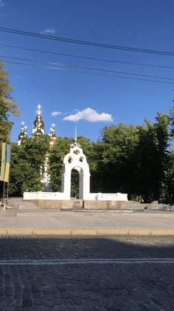 Golden-domed church filmed from street in San Martín de Porres