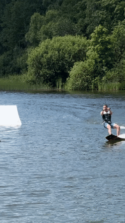 Cable wakeboarding trick attempt ends in a splash, Minsk