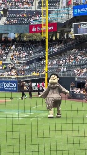 Padres mascot Swinging Friar dances for full crowd