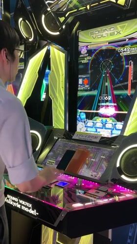 Sound Voltex session at a Shinjuku arcade