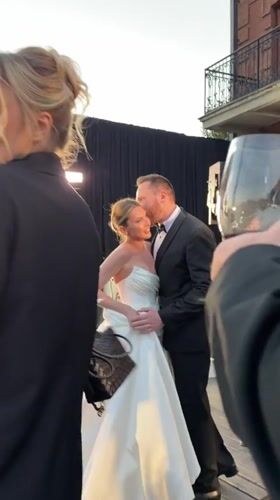 Moscow wedding reception: vows, stage moments, and cake cutting