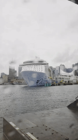 Overcast afternoon on the North Vancouver waterfront