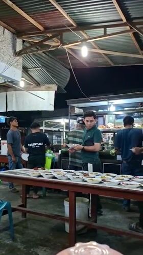 Fresh lobsters and a night food stall in Lhokseumawe