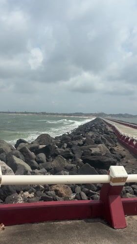 Harbor views captured from concrete pier in Allende, Mexico