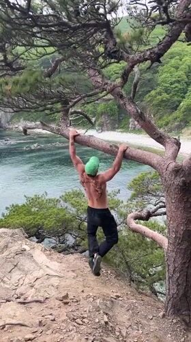 Two people spotted on cliff edge at Mayak Gamov