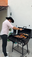 Early morning barbecue session documented in Puebla, Mexico