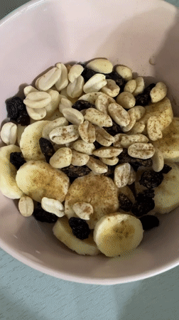 Snack bowl with bananas and nuts documented in Kudrovo
