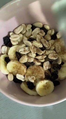 Snack bowl with bananas and nuts documented in Kudrovo