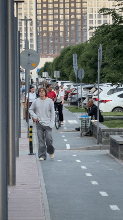 Ordinary afternoon life documented across Tyumen, Russia