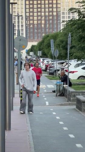 Ordinary afternoon life documented across Tyumen, Russia