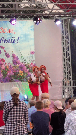 Folk festival in Noviy with stage performances and fairground stalls