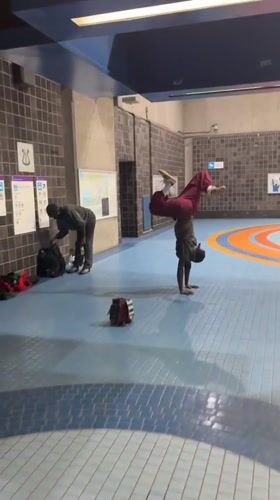 Man performs handstand in Montreal subway station