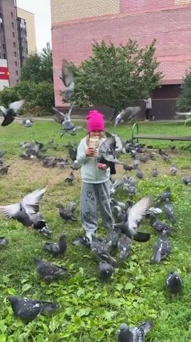 Pigeon feeding, selfies, and portraits from a morning out