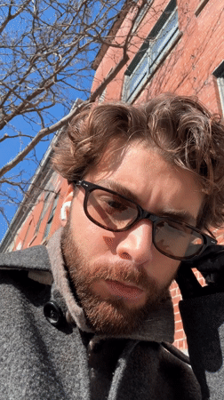 Man photographed from unusual angles in Montreal Metro system