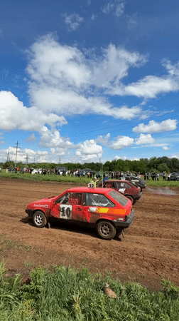 Off-road racing event draws crowds to Votkinsk dirt track