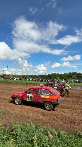 Off-road racing event draws crowds to Votkinsk dirt track