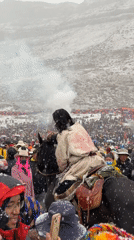 Religious gathering draws crowds to snowy mountains in China