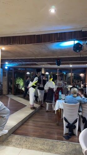 Traditional folk performance draws crowds at Sredets restaurant