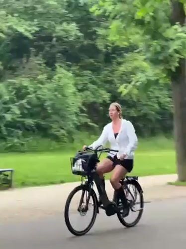 Afternoon park life captured in Amsterdam's green spaces