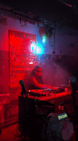 Late-night bar scene captured in São Paulo