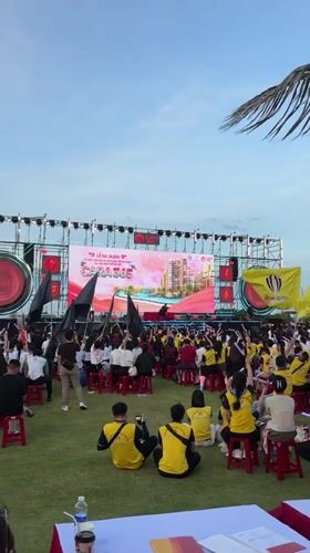 Resort promotional event draws coordinated crowd in Vietnam