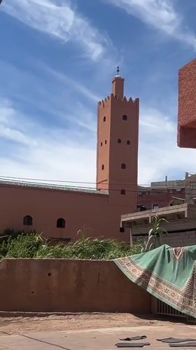 Driver documents casual afternoon journey through Ouaouizert, Morocco